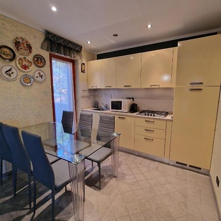 Casa Vittoria Sirmione Punta Gro Con Piscina Apartment Екстериор снимка