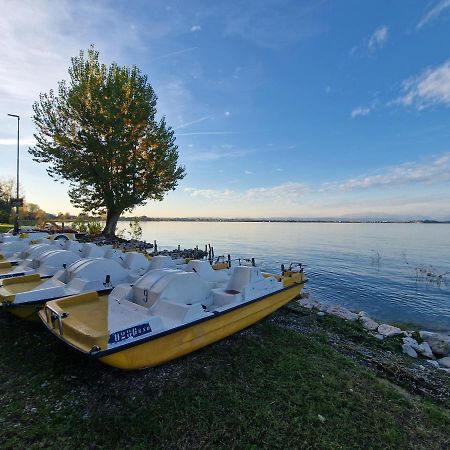Casa Vittoria Sirmione Punta Gro Con Piscina Apartment Екстериор снимка