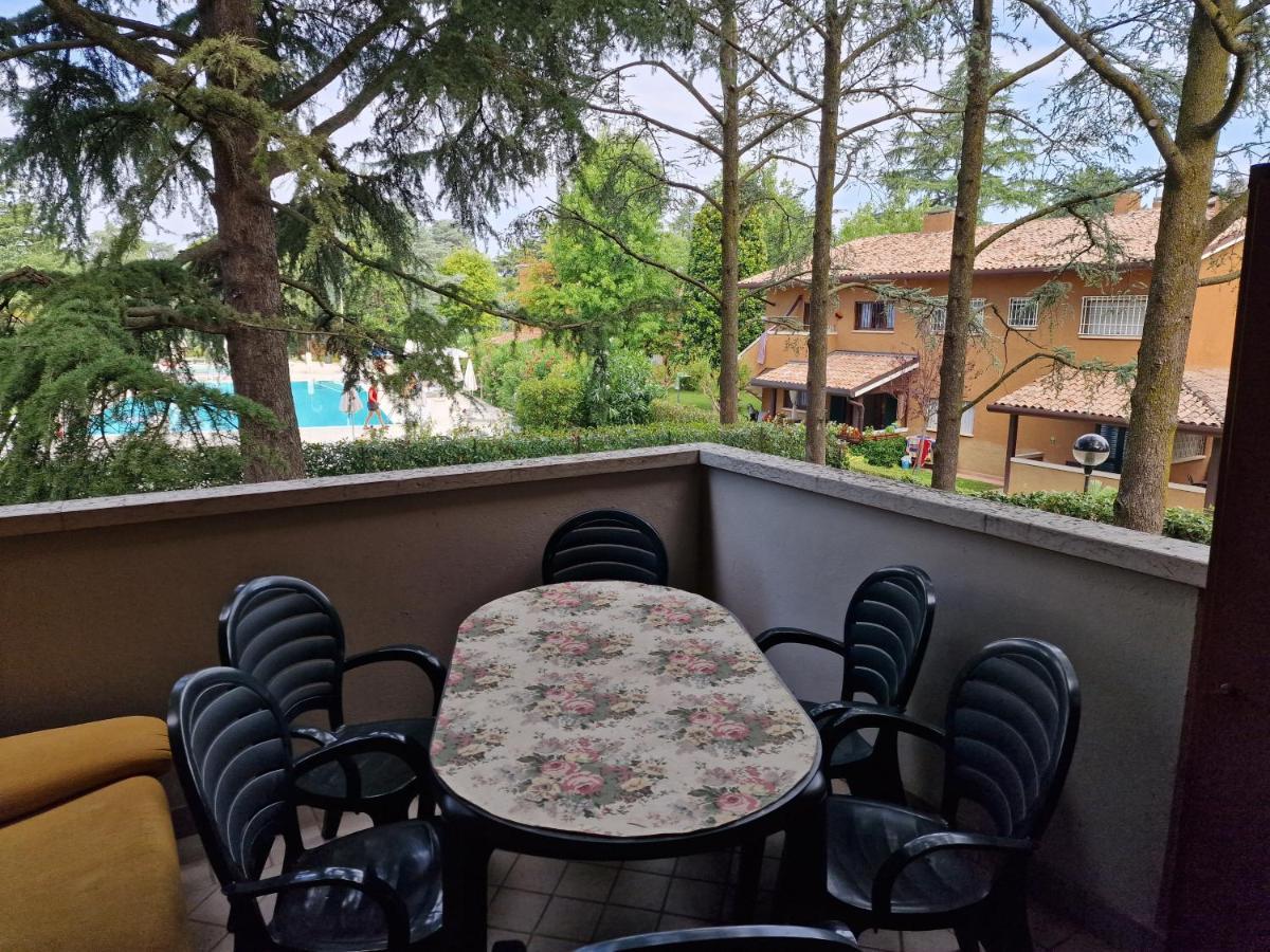 Casa Vittoria Sirmione Punta Gro Con Piscina Apartment Екстериор снимка