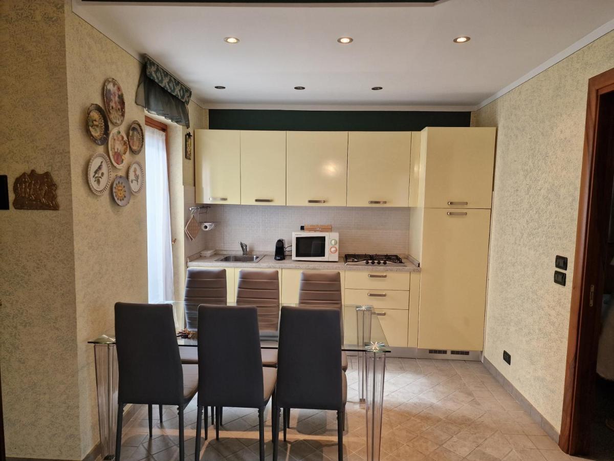 Casa Vittoria Sirmione Punta Gro Con Piscina Apartment Екстериор снимка