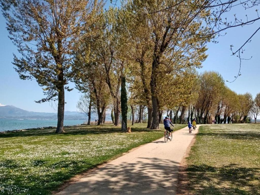 Casa Vittoria Sirmione Punta Gro Con Piscina Apartment Екстериор снимка