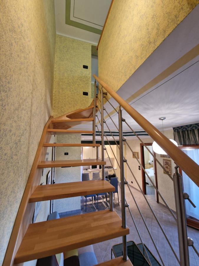 Casa Vittoria Sirmione Punta Gro Con Piscina Apartment Екстериор снимка