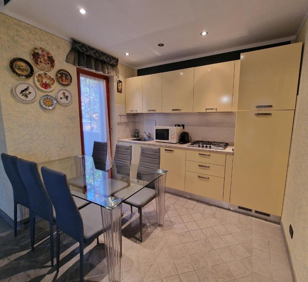Casa Vittoria Sirmione Punta Gro Con Piscina Apartment Екстериор снимка