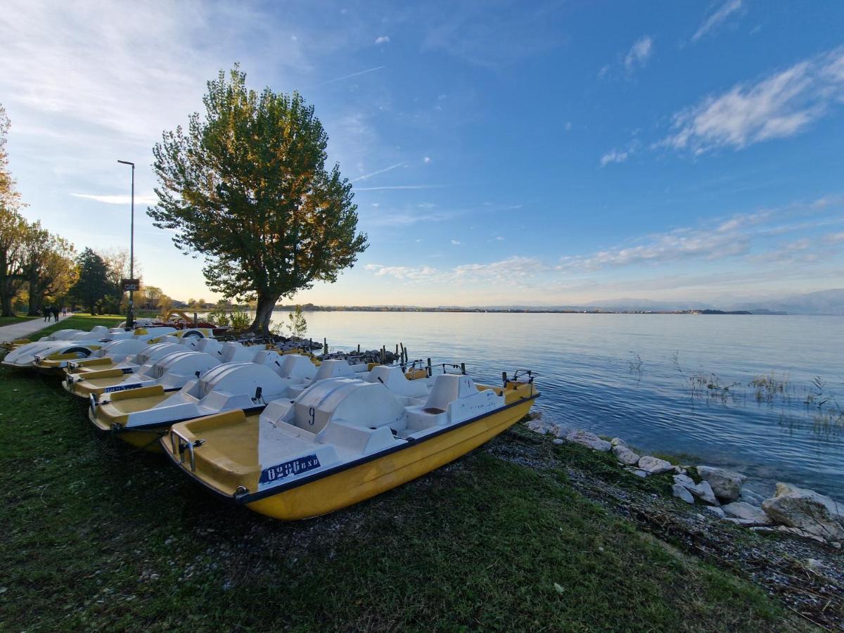 Casa Vittoria Sirmione Punta Gro Con Piscina Apartment Екстериор снимка