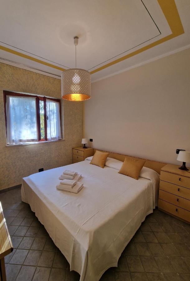 Casa Vittoria Sirmione Punta Gro Con Piscina Apartment Екстериор снимка