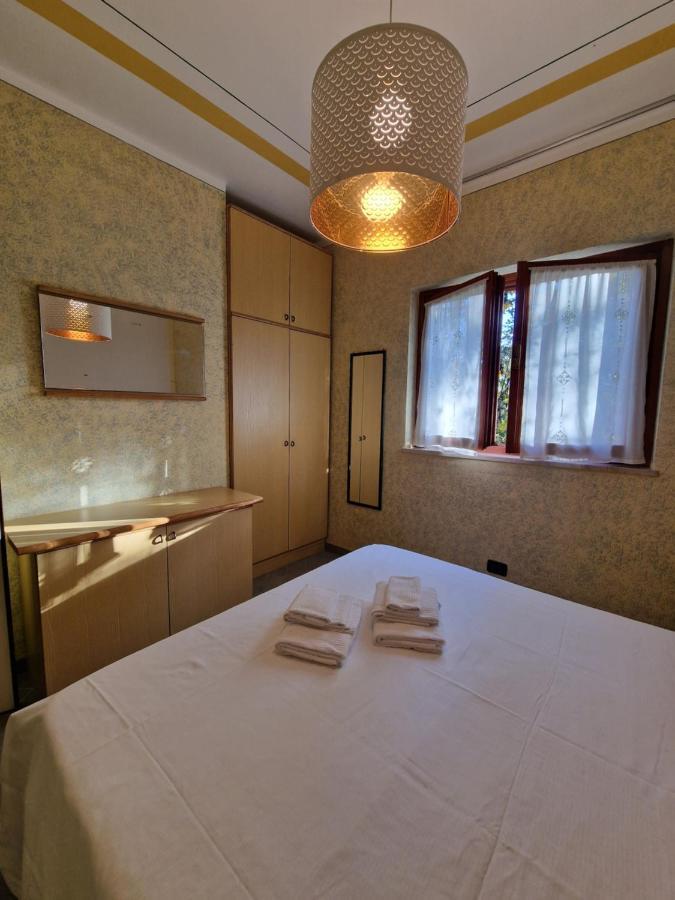 Casa Vittoria Sirmione Punta Gro Con Piscina Apartment Екстериор снимка