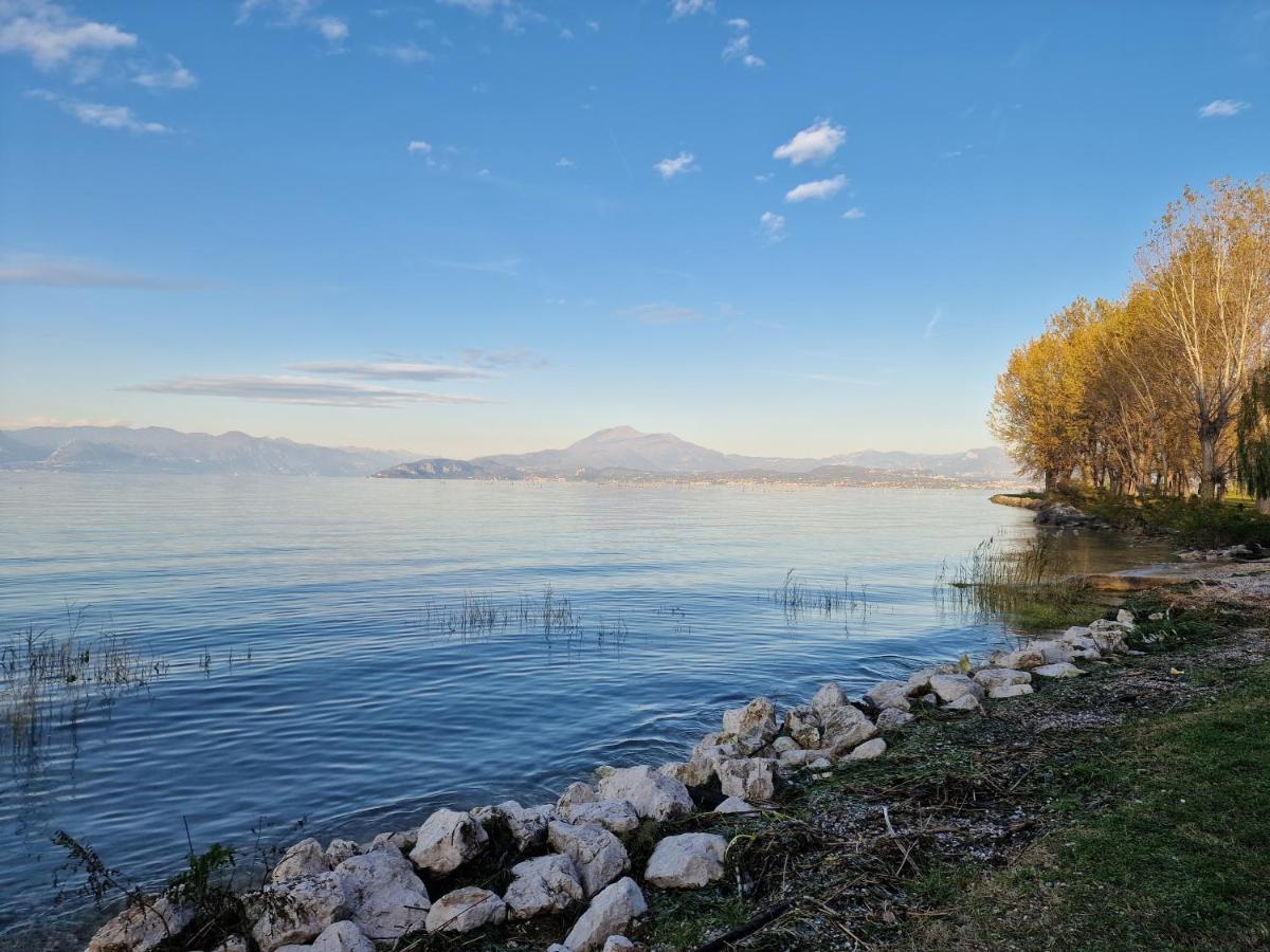 Casa Vittoria Sirmione Punta Gro Con Piscina Apartment Екстериор снимка