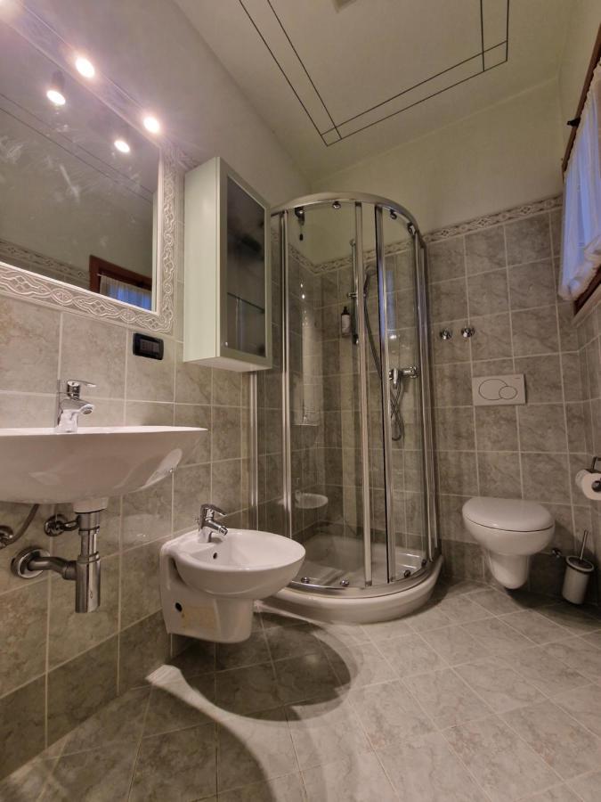 Casa Vittoria Sirmione Punta Gro Con Piscina Apartment Екстериор снимка