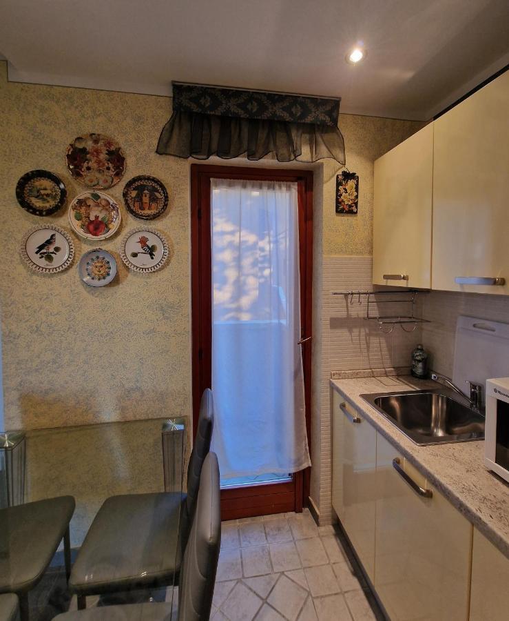 Casa Vittoria Sirmione Punta Gro Con Piscina Apartment Екстериор снимка